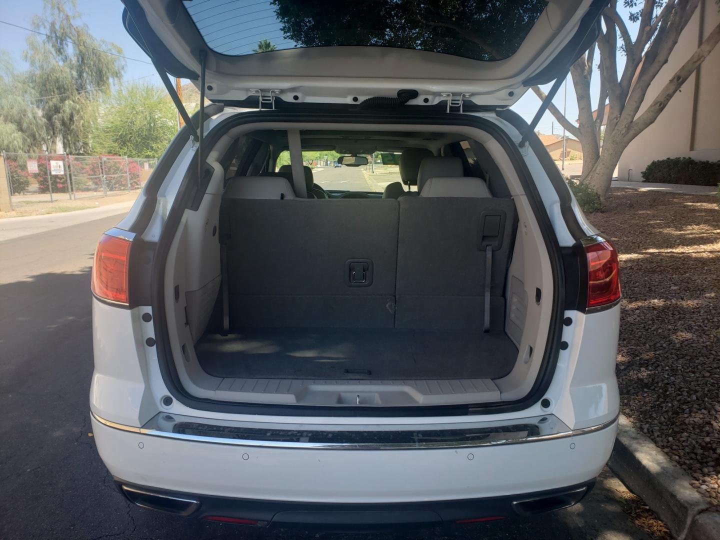 2017 WHITE /gray Buick Enclave (5GAKRBKD3HJ) with an 3.6L V6 DOHC 24V engine, 6-Speed Automatic transmission, located at 323 E Dunlap Ave., Phoenix, AZ, 85020, (602) 331-9000, 33.567677, -112.069000 - 2017 Buick Enclave,....... EXCELLENT condition, Ice Cold A/C, Clean Gray interior with Gray leather seats in near perfect condition, 3RD row seating, Rear AC, New brakes, Tune up, Touch screen Stereo/CD Player, Bluetooth, Phone sync, Backuup camera, Satellite compatible, Gorgeous tinted sunroof,This - Photo#22